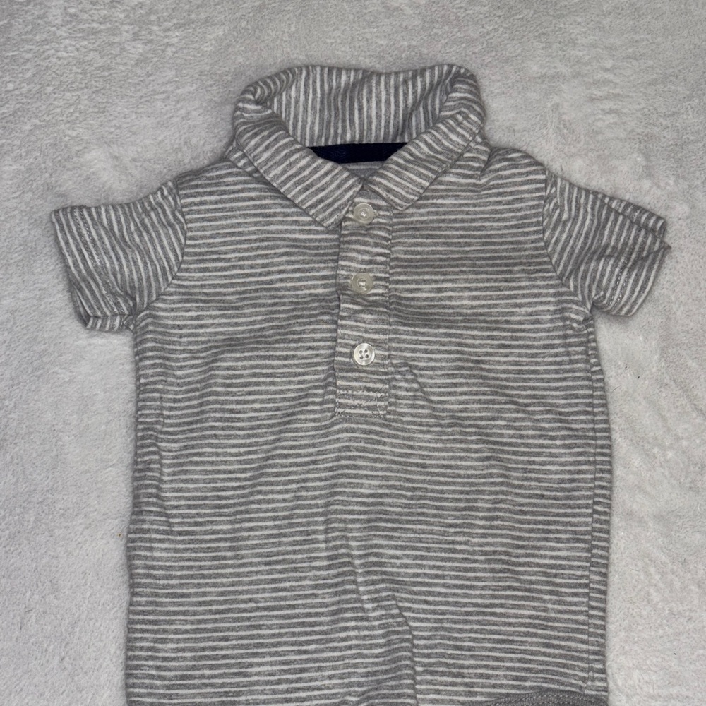 (3 for $10) carters Striped Gray Onesie bodysuit 9 months baby boy - Picture 2 of 5